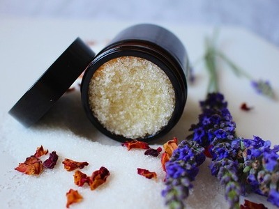 Peeling - sposób na młodą skórę - rodzaje i właściwości peelingów