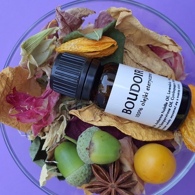 Potrzeby współczesnej kobiety i azyl buduaru – o Recepturze aromaterapeutycznej No 1/2016 – BOUDOIR